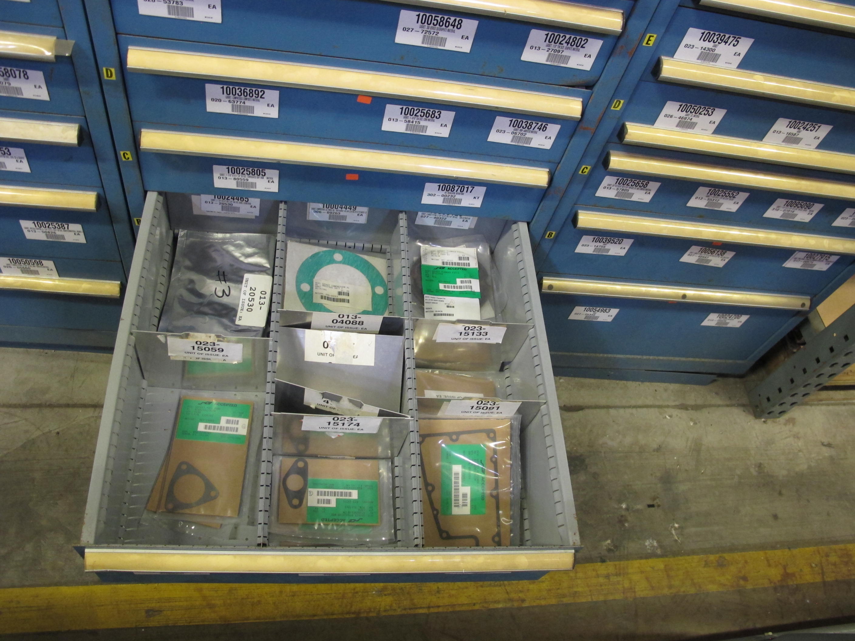 LISTA HEAVY DUTY 10-DRAWER PARTS CABINET W/ CONTENTS (W-50) LOADING & HANDLING FEE $25-